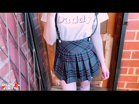 ❤️ 女学生深深地吸吮她的鸡巴，代替上课做爱 at us
