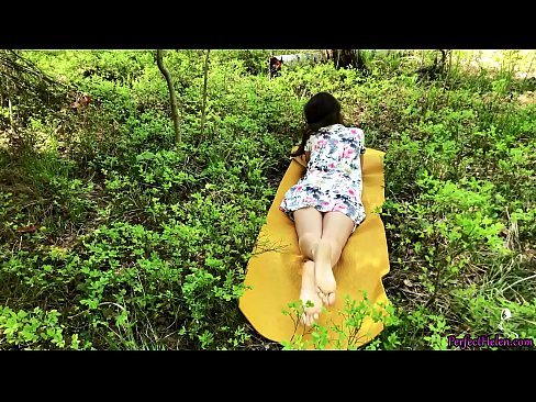 ❤️ 陌生人在Tinder上自慰我的阴部，并在树林里热情地做爱 at us