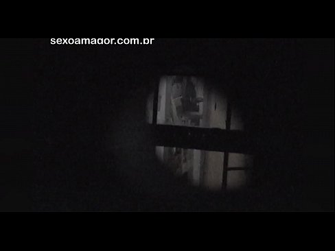❤️ 金发女郎被隐藏在空心砖后面的邻居偷窥者偷偷录影 at us
